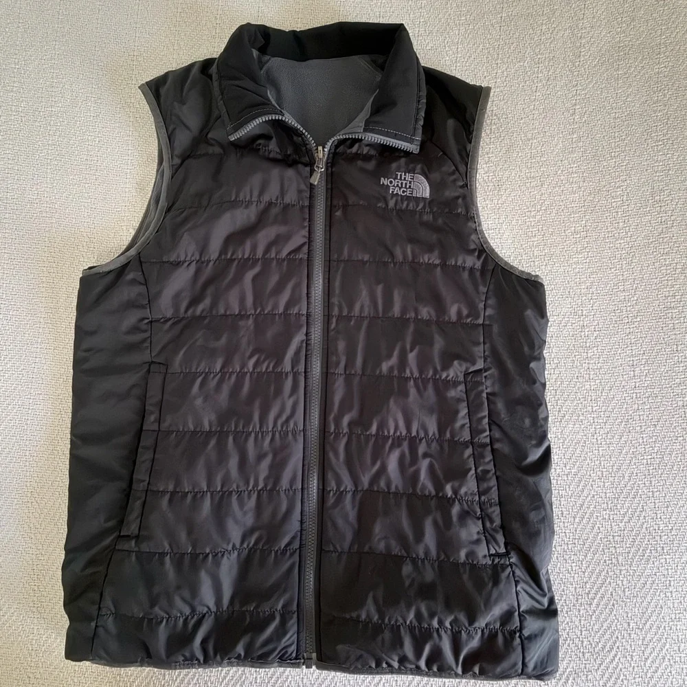 The North Face Men’s Reversible Puffer Fleece Vest Black/Grey Size: Small